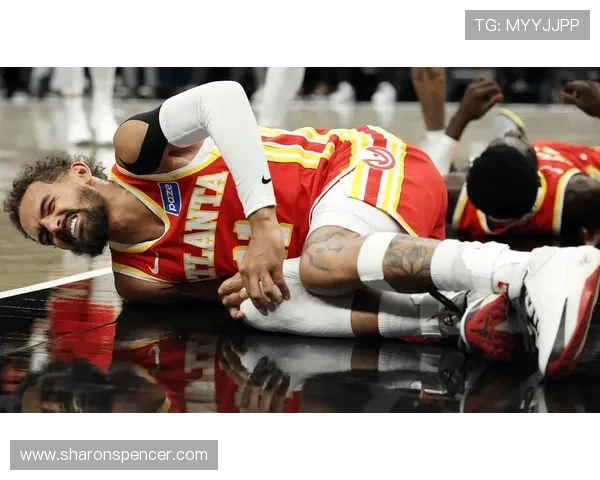 特雷·杨凌晨还默默健身，闹市里喊话“别打扰我”，不像篮球明星倒像冷血狠角色